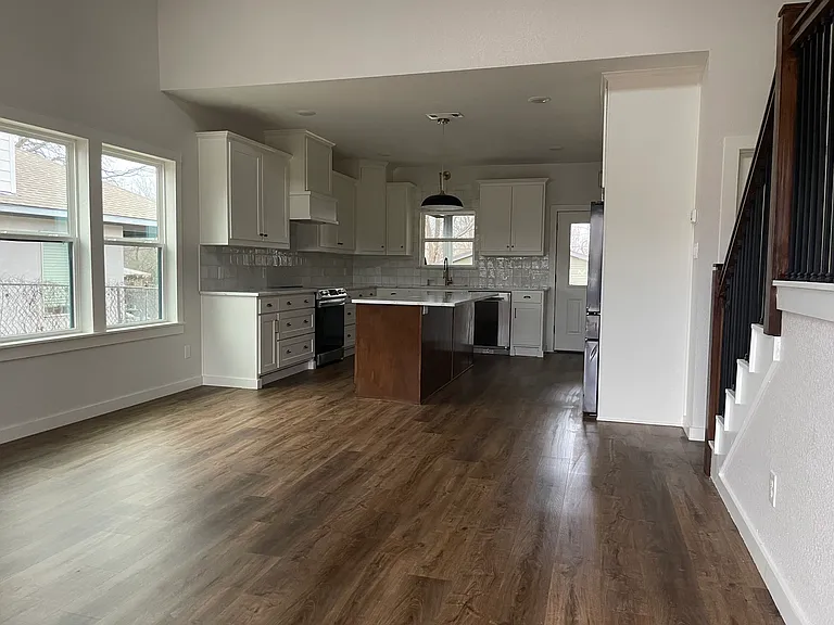 2725 Gordon Ave — Photo 23