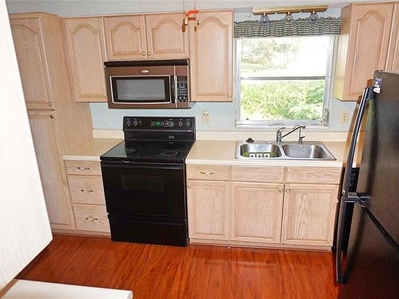 4th image of 1629 Heather Pl