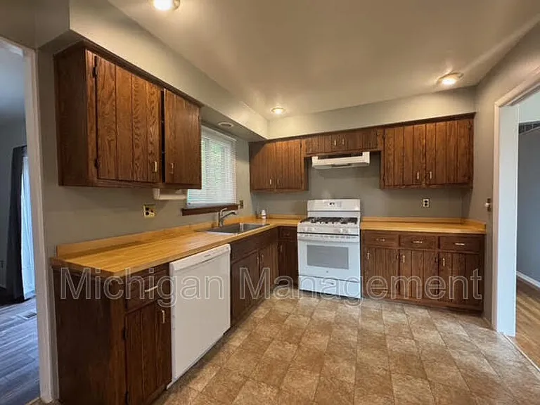 11219 Morgan Ave — Photo 5