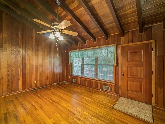 4th image of 3056 Walker Dr