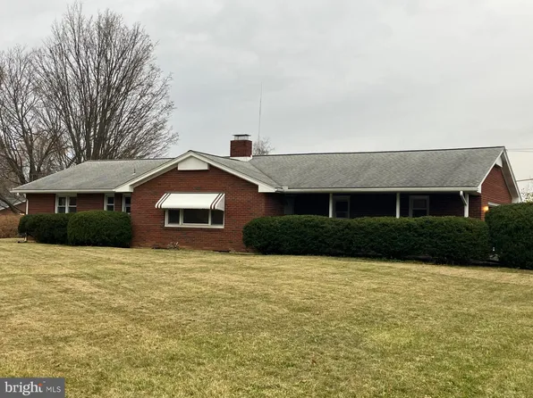 7 Holly Cir, State College, PA 16801