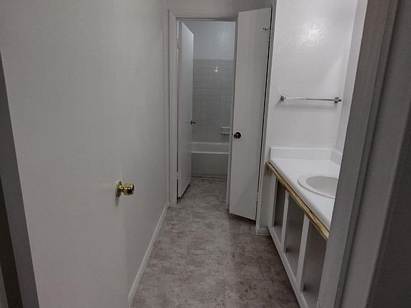 5th image of 4012 Woodfern Dr #4012