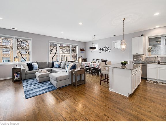 3rd image of 1025 W Buena Ave APT 2E