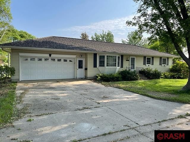 1st image of 316 Elm St NE