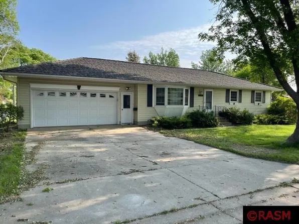 316 Elm St NE, Sleepy Eye, MN 56085