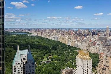 Sold by Macklowe Investment Properties