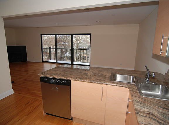 5th image of 1711 W Jarvis Ave #6