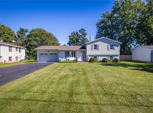 69 Cedarhurst Dr, West Henrietta, NY 14586