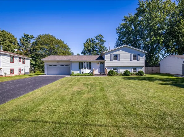 69 Cedarhurst Dr, West Henrietta, NY 14586