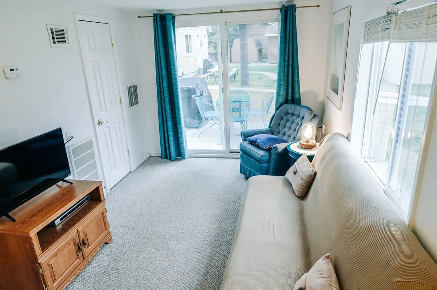 3 bed, 2.0 bath, 1550 sqft, $2,337 — Photo 2