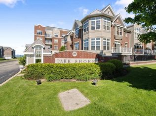 3930 S Lake Dr APT 311, Saint Francis, WI