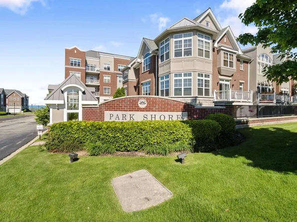 3930 South Lake DRIVE #311, Saint Francis, WI 53235