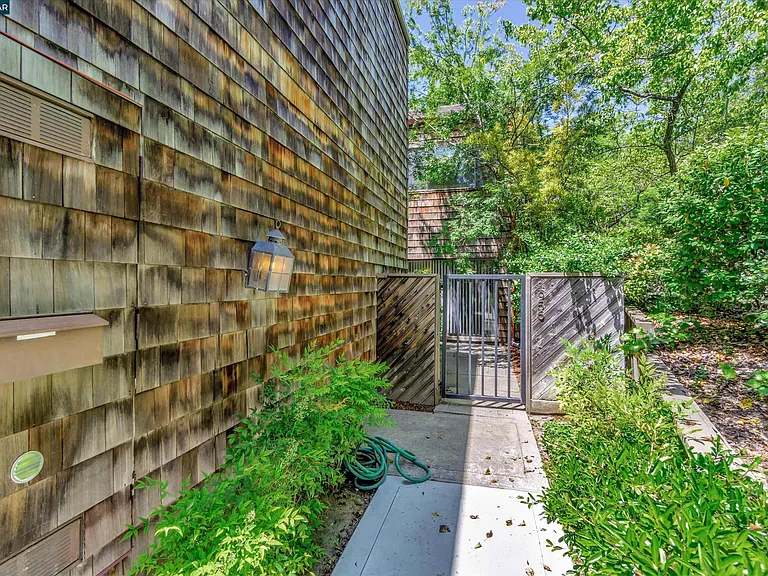 1956 Fair Ridge Ct — Photo 5