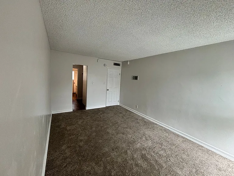 University Terrace Apartments — Photo 9