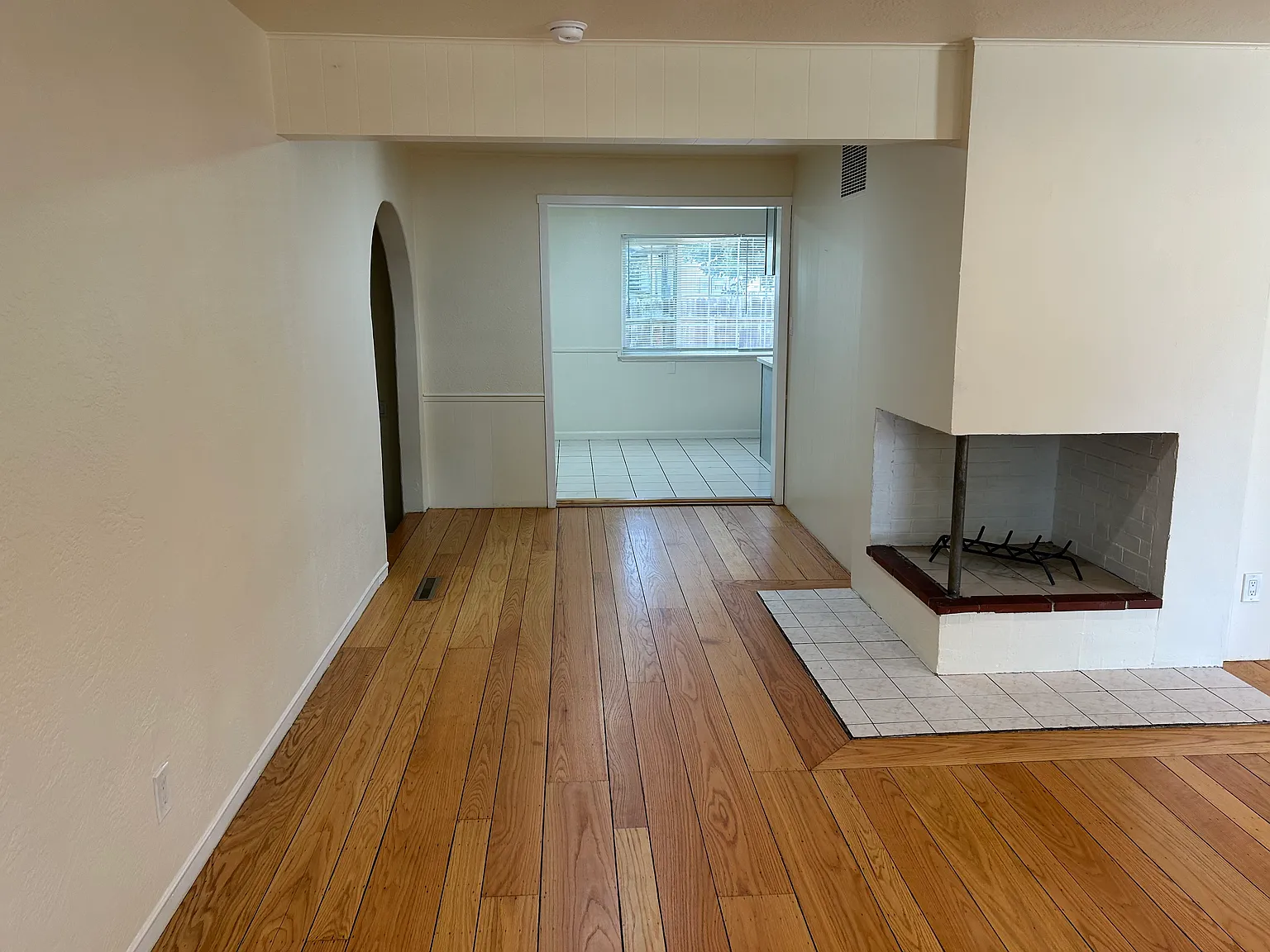 3 bed, 1300 sqft, $4,000 — Photo 4