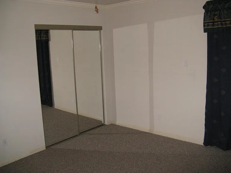 Mstr Bdrm His Closet
