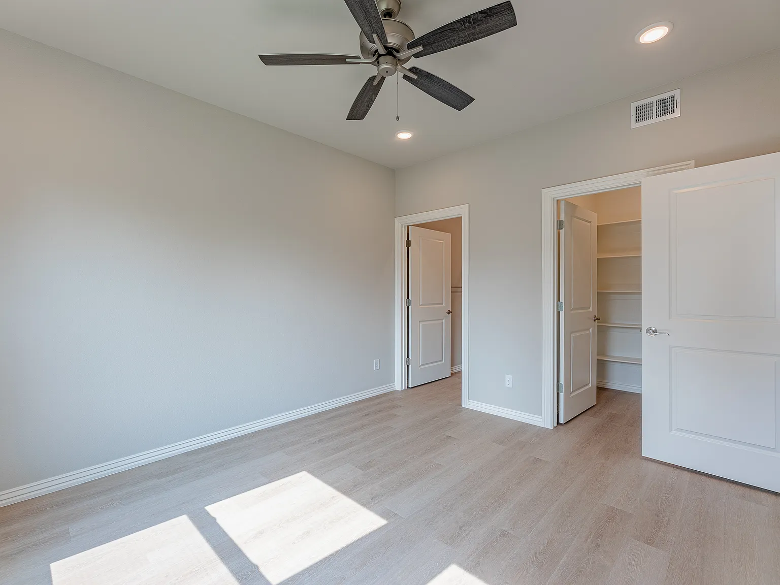 1607 SW Casuarina Dr - 1 — Photo 4