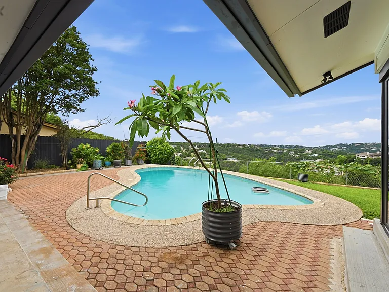 4805 Greystone Dr — Photo 26