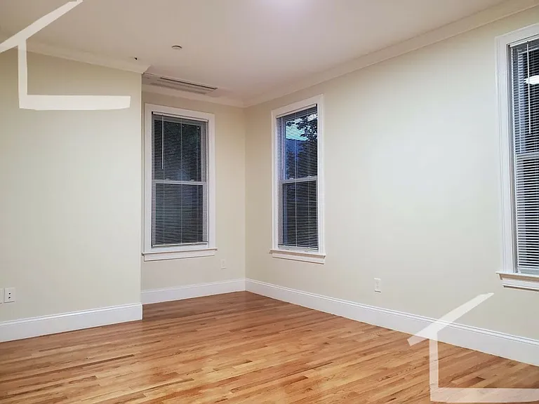 12 Harris St #2 — Photo 4