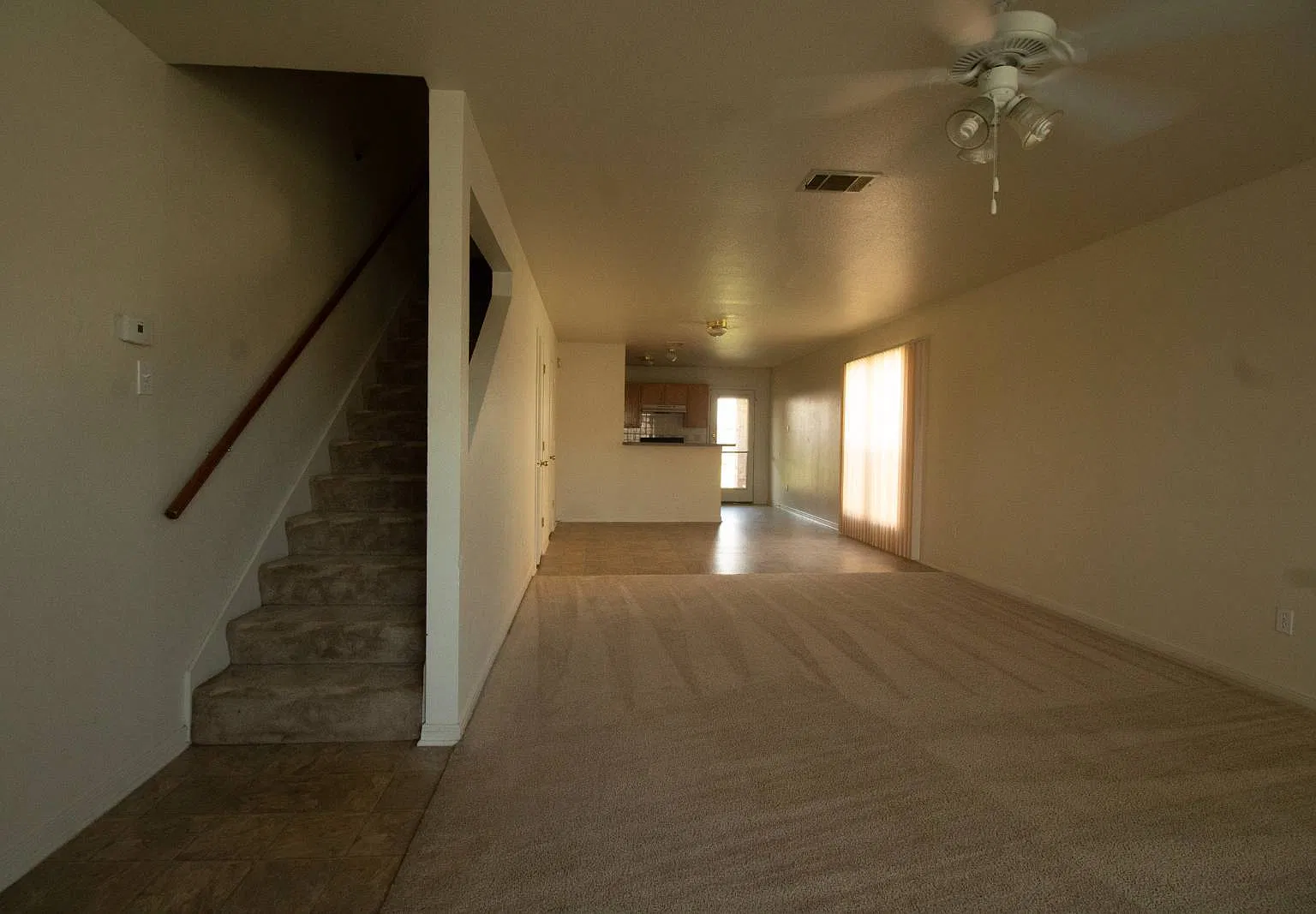 102 E Robin Ln — Photo 2