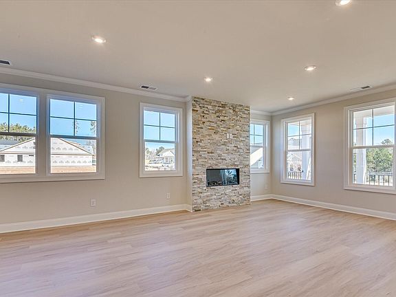 4th image of 444 Minim Way
