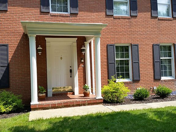 5th image of 36 Essex Cir