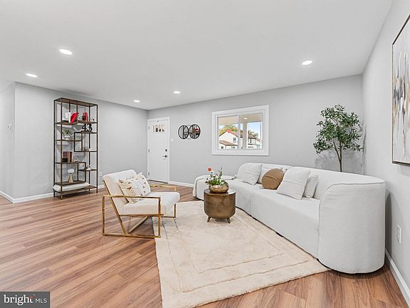 4th image of 43 Evergreen Dr