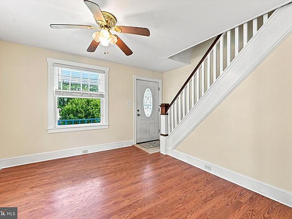 3rd image of 810 Pleasant Ave
