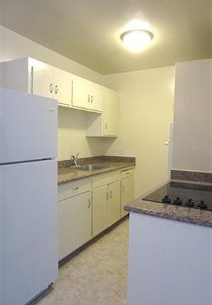 3rd image of 629 N 1st St APT 4