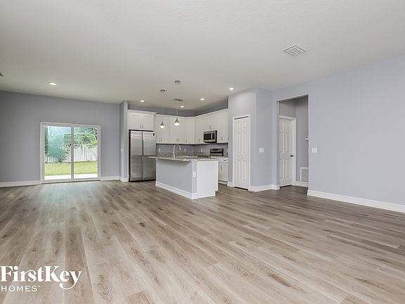 3rd image of 3123 Blaine Cir