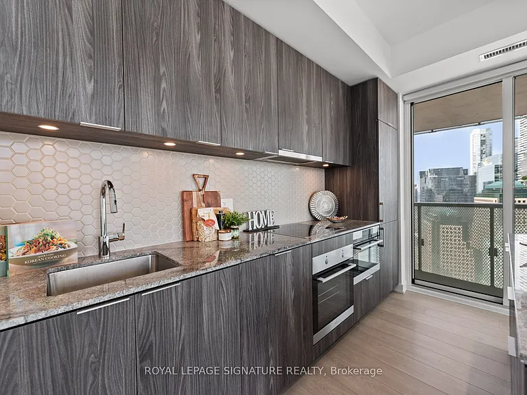15 Queens Quay E #3305 — Photo 24