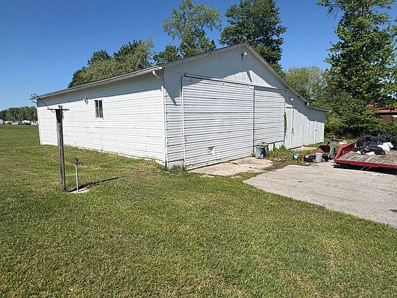 3rd image of 725 W Mount Lookout Rd