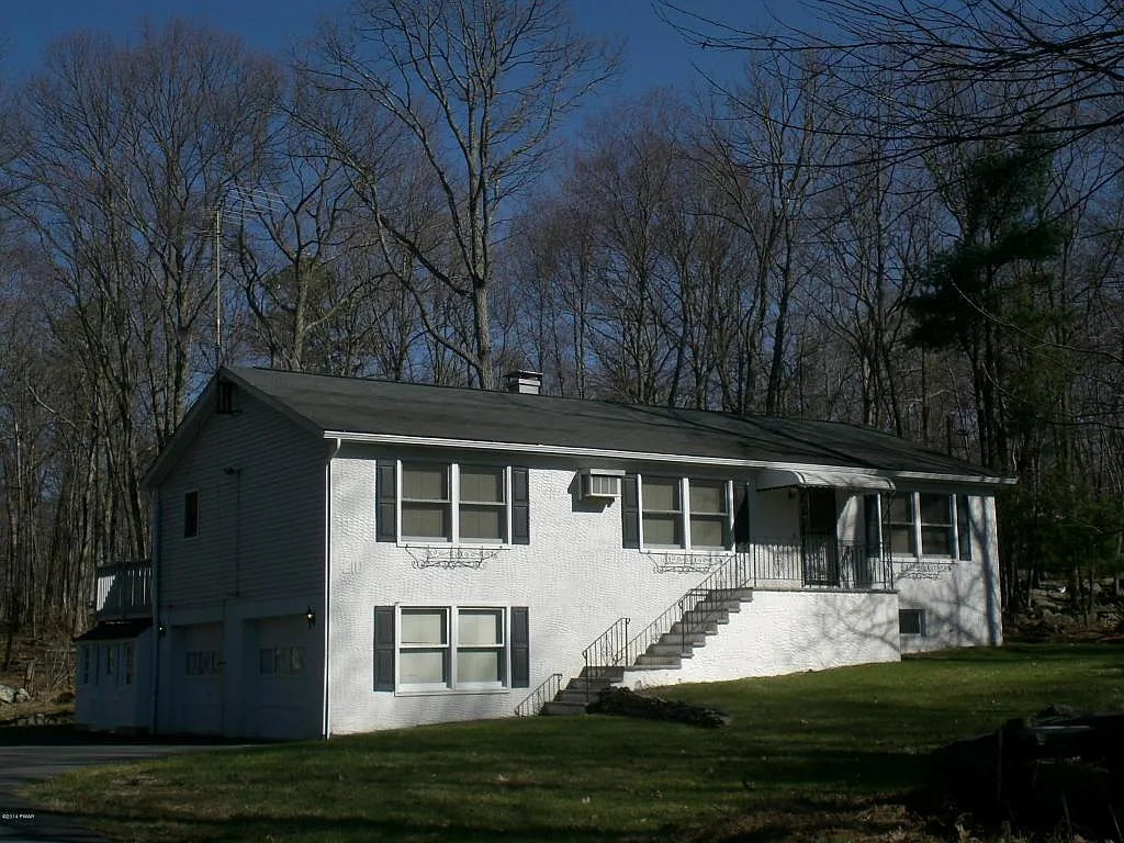 210 Aspen Dr photo 1