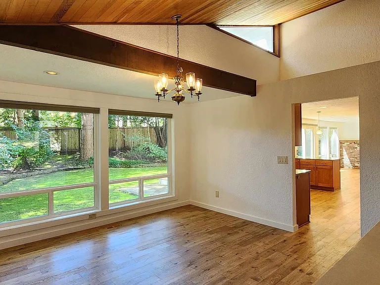 2417 Sahalee Dr W — Photo 11