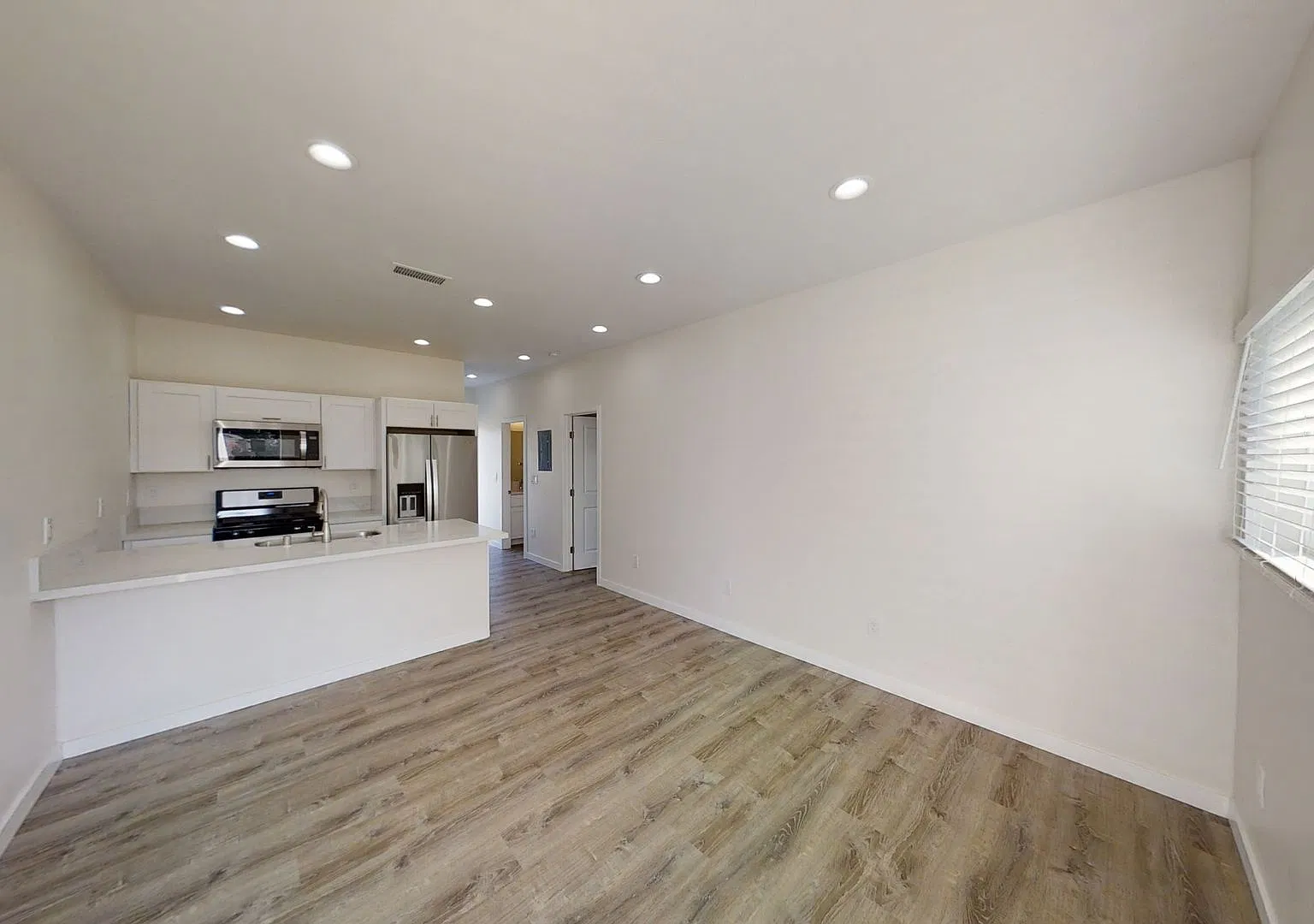 4BD/2BA, Balcony Views!! — Photo 3