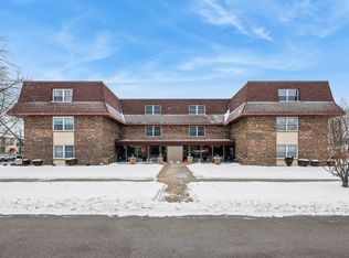 475 Shenstone Rd APT 304, Riverside, IL 60546