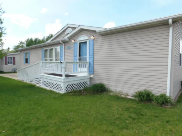 5476 Ebonywood Ln, Roscoe, IL 61073