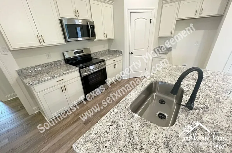 3 bed, 2.0 bath, 1656 sqft, $2,350 — Photo 4