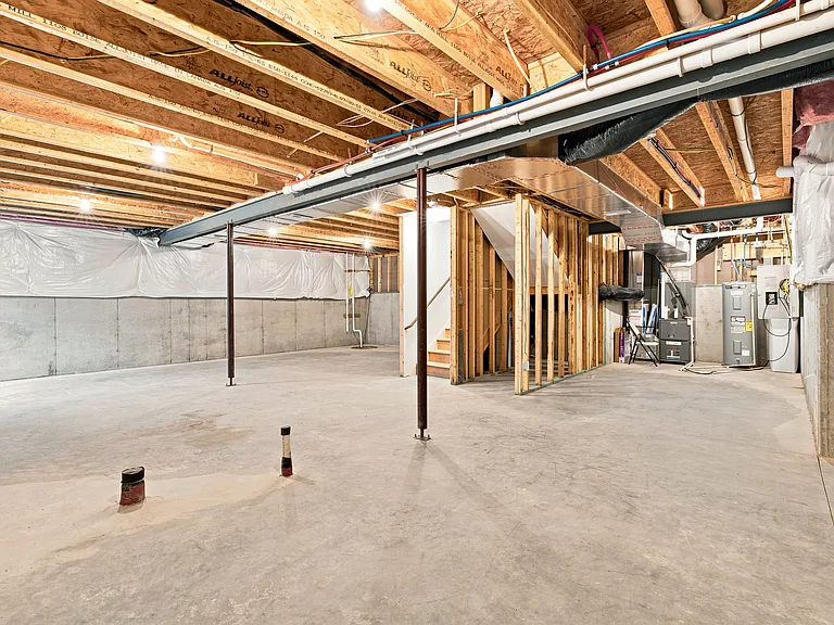 15555 Memorial Way — Photo 33