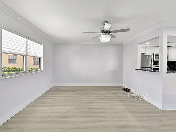 5th image of 450 Saxony Way #J