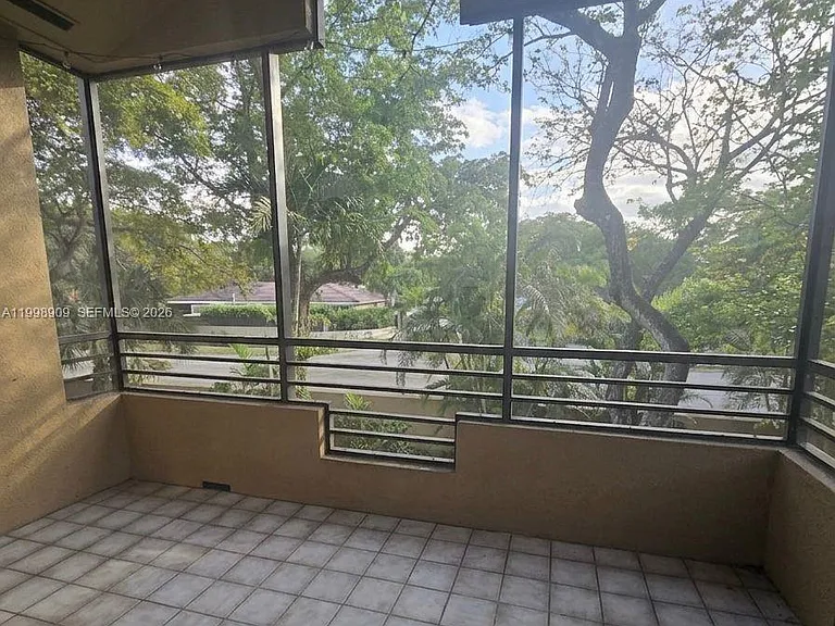 15515 N Miami Lakeway #202-11 — Photo 4