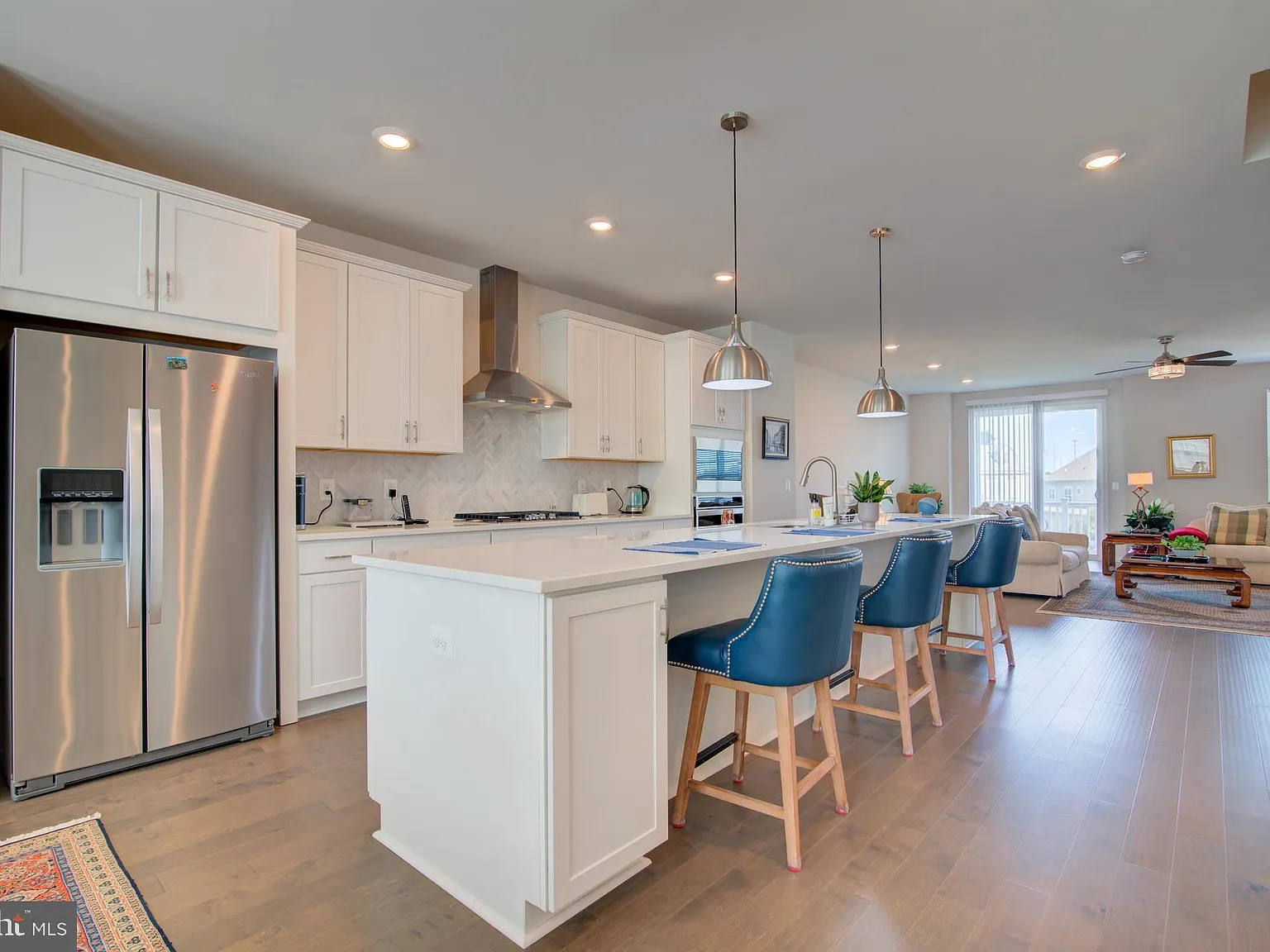 3 bed, 3064 sqft, $3,800 — Photo 3