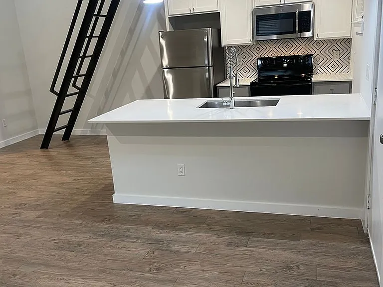 The Republic Apartments — Photo 15