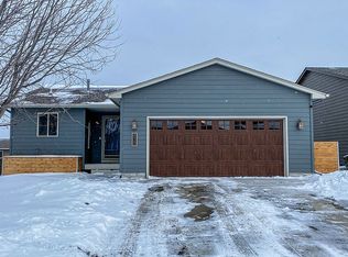 820 S Wheatland Ave, Sioux Falls, SD 57106