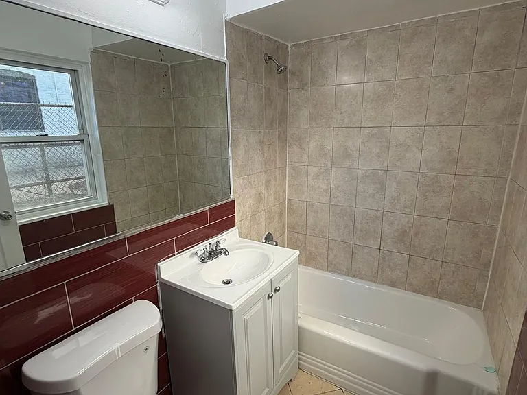 89 Wagner Pl #D1 — Photo 2