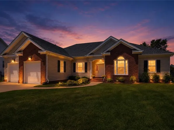 1813 Royale Walk Dr, Virginia Beach, VA 23456