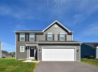 1130 Harlowe Ln, Farmington, NY 14425