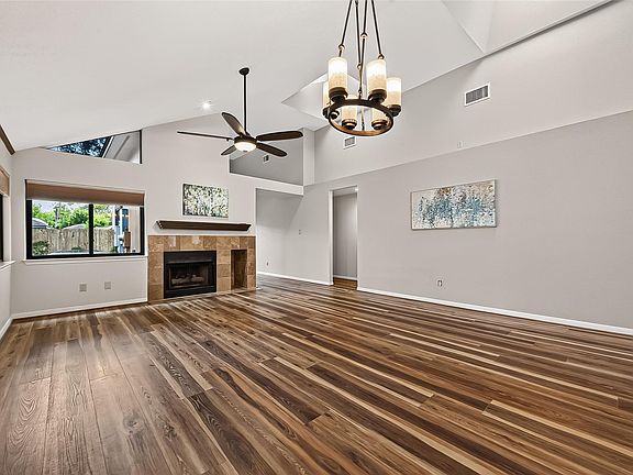 3rd image of 1307 Woodmere Ln