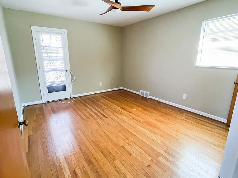 326 Catalpa Dr — Photo 9