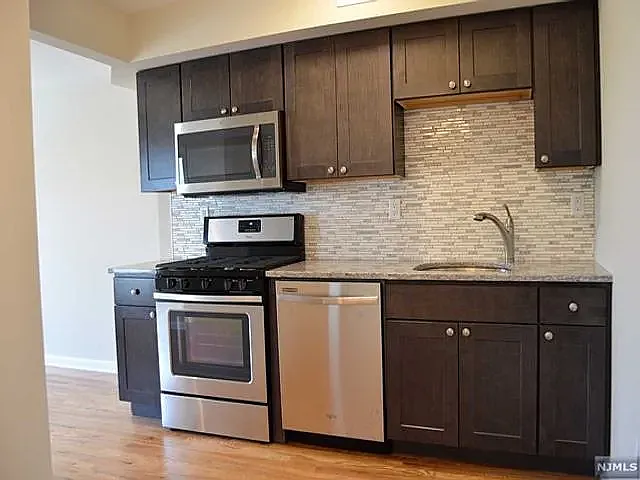 Studio, $1,950 — Photo 2